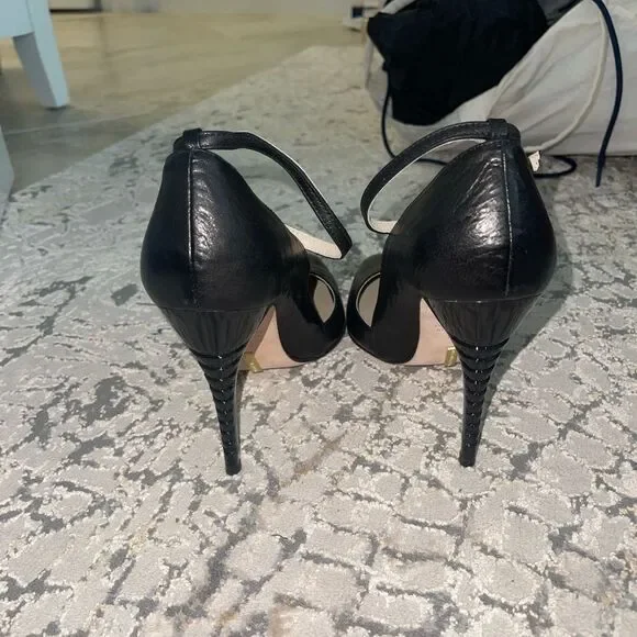 ✨BOGO FREE ✨Max Martin Heels
